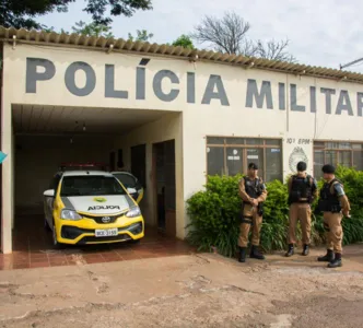 PM abre camburão de viatura e jovem  chuta Soldado em Apucarana