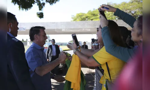 Bolsonaro diz que Legislativo quer deixá-lo como rainha da Inglaterra