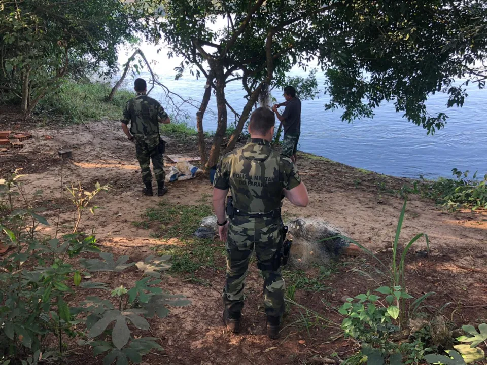 Dois homens são detidos após flagrante de pesca predatória 