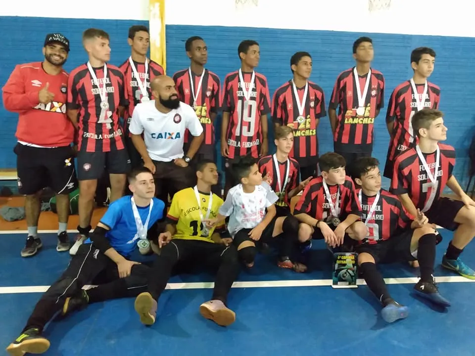 A Escola Furacão/Athletico Paranaense conseguiu bons resultados na Copa Mater Dei de Futsal - Foto: Divulgação