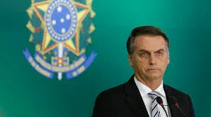 Bolsonaro encerra entrevista ao ser questionado sobre encontro com Onyx
