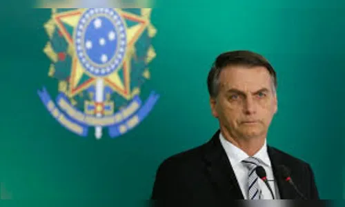 Bolsonaro encerra entrevista ao ser questionado sobre encontro com Onyx