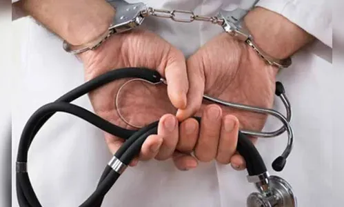 Médico da rede pública é flagrado atendendo em clínica particular 