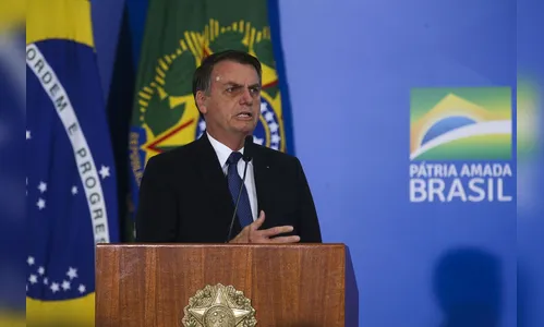 Bolsonaro revoga decreto de armas e publica novas regras