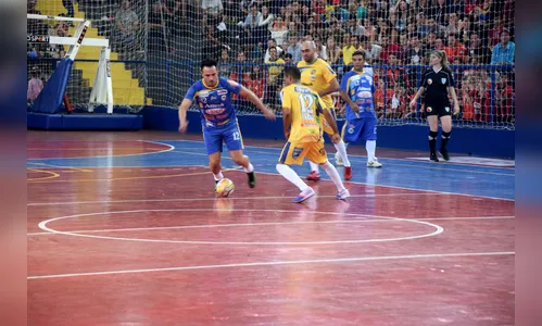 Com ginásio lotado, Falcão dá show  de habilidade em São Pedro do Ivaí