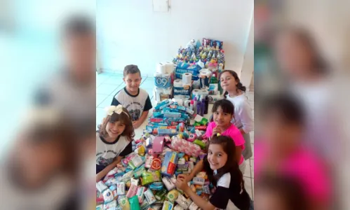 
							Alunos entregam doações no Lar são Vicente de Paulo e Lar Santo Antônio em Arapongas 
						
						