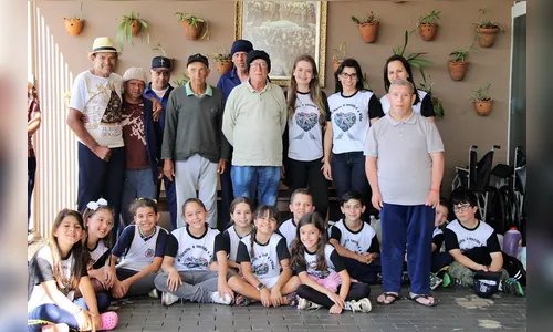 Alunos entregam doações no Lar são Vicente de Paulo e Lar Santo Antônio em Arapongas 