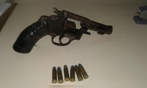 Motorista é flagrado dirigindo embriagado; PM encontra arma dentro do carro 