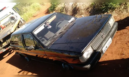 Carro furtado em Apucarana é encontrado sem as rodas