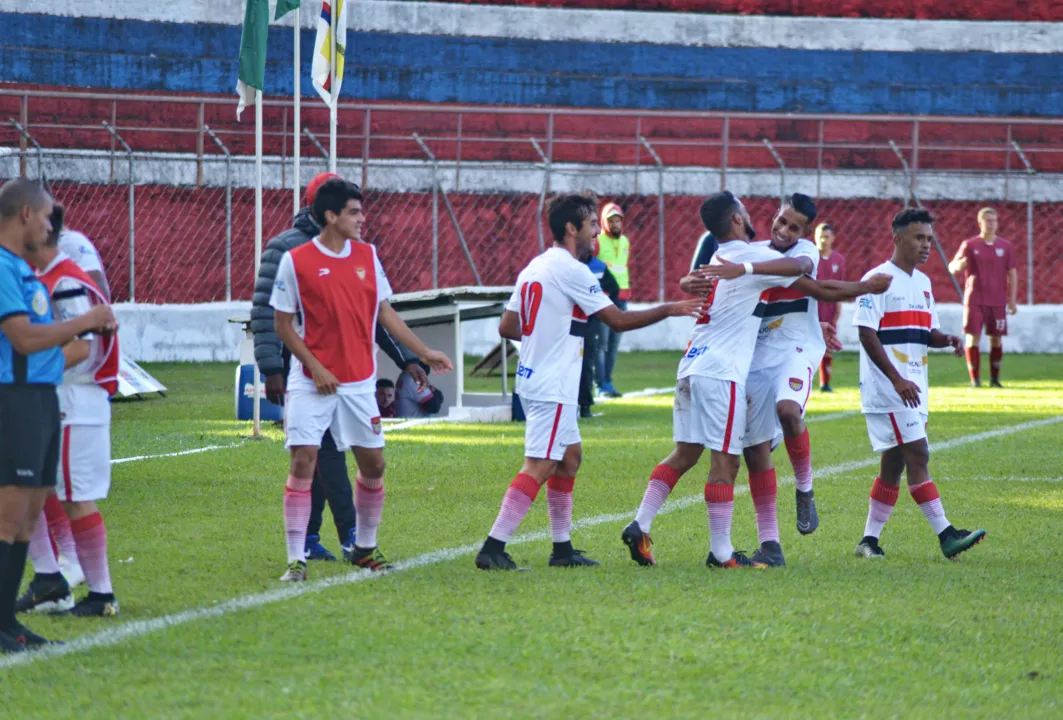 O Apucarana Sports sub-19 voltou a vencer o Sport Campo Mourão no Paranaense da categoria - Foto: Sérgio Rodrigo