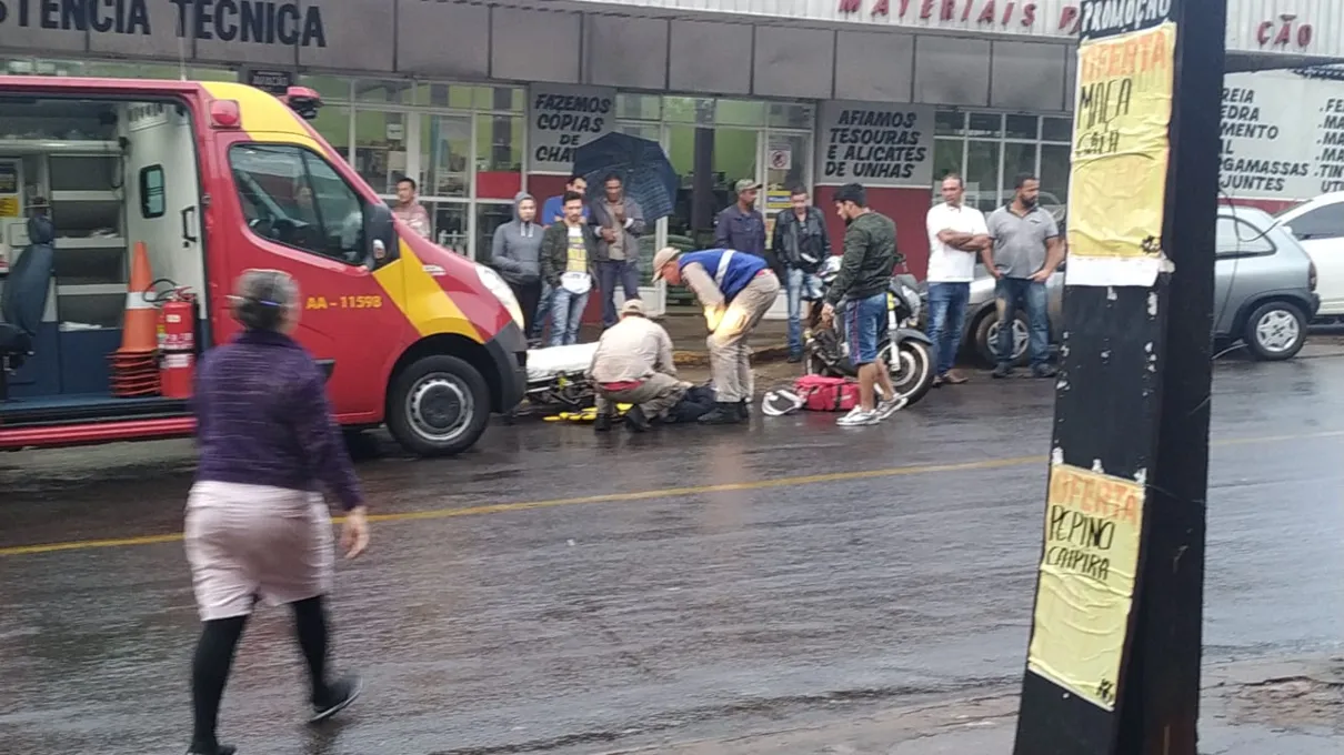 Motorista de carro foge após provocar acidente em Apucarana 
