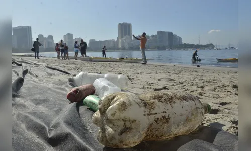 Plástico e resto de cigarro são mais de 90% dos resíduos vistos no mar