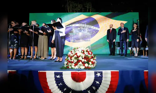 Bolsonaro celebra independência dos EUA em embaixada no Brasil