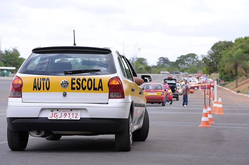 Projeto de lei propõe acabar com obrigatoriedade de aulas em autoescolas para tirar CNH