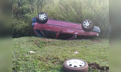 Jovem capota carro em Apucarana 