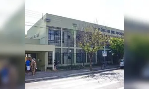 Homem vai em audiência no Fórum de Apucarana e tenta furtar funcionária