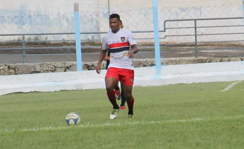 O lateral-direito Romário enfrenta a sua ex-equipe - Foto: Apucarana Sports/Divulgação