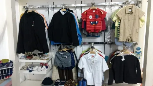 Todas as peças de roupas estarão pela metade do preço