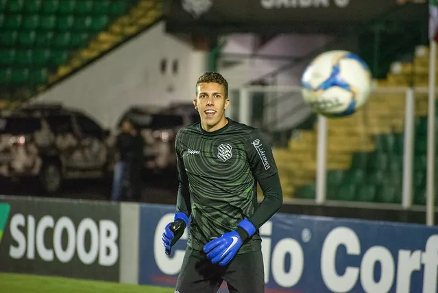 O goleiro Vitor Caetano deixa o Figueirense para atuar no futebol português - Foto: Divulgação/Figueirense