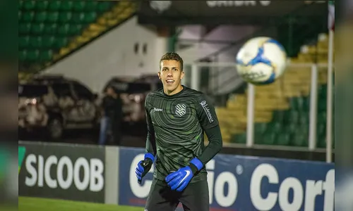 Jovem goleiro apucaranense vai jogar no futebol de Portugal