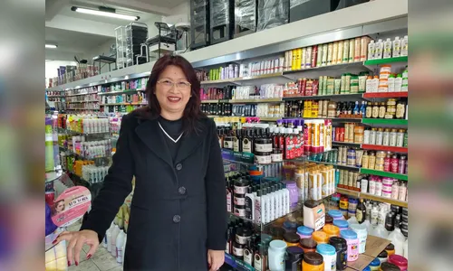 Fecomércio entrega Troféu 'Guerreiro do Comércio' a empresária de Apucarana