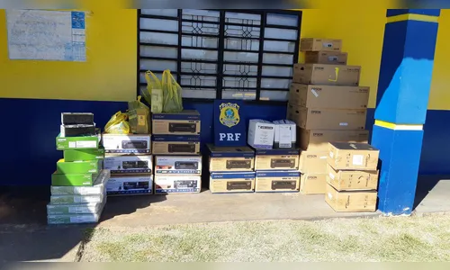 PRF apreende carro com R$ 150 mil em eletrônicos no norte do Paraná