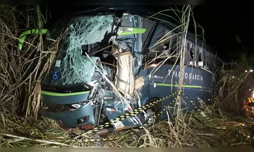 Motorista de ônibus morre em acidente na PR-170