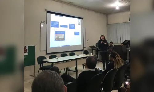 
							Professores realizam aula pública sobre a greve na Unespar, em Apucarana
						
						