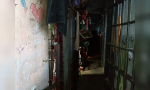 Polícia e agentes do Depen encontram buraco na cadeia de Mandaguari 