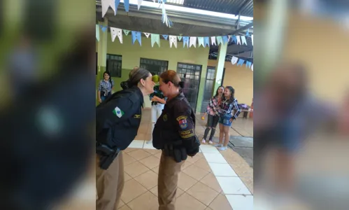 
							PM de Apucarana participa de festa junina com adolescentes 
						
						