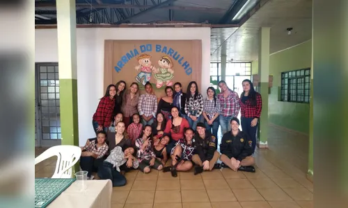 PM de Apucarana participa de festa junina com adolescentes 