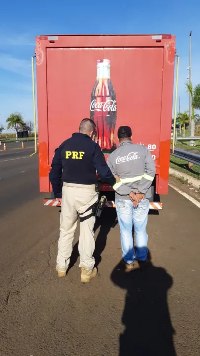 PRF apreende caminhão carregado com cigarros contrabandeados em Ibiporã