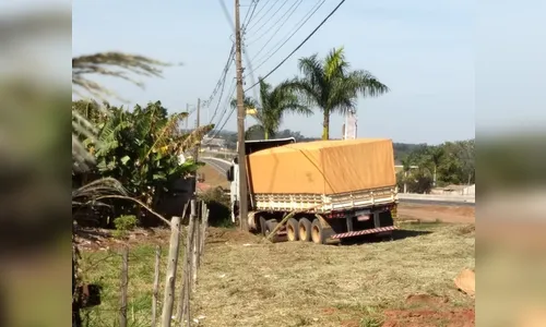Carreta desgovernada segue por quase 200 metros às margens BR-376