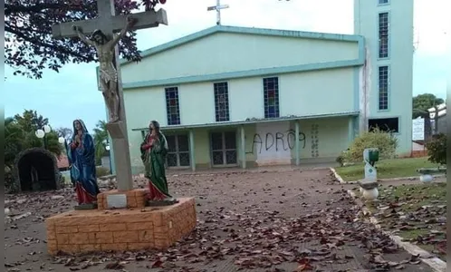 Pichação revolta católicos em Lidianópolis 