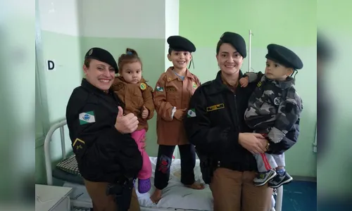 Polícia Militar de Apucarana visita pacientes do Hospital Materno Infantil