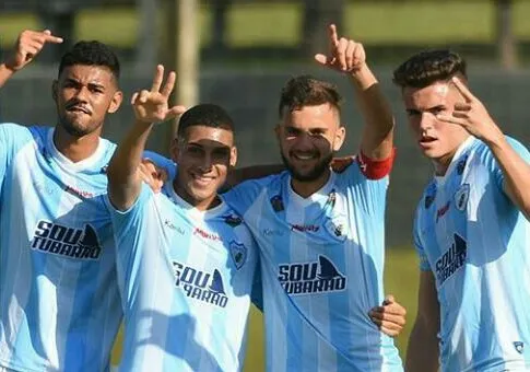 Jogadores do Londrina comemoram gol contra o Apucarana no sub-19. Foto: Divulgação