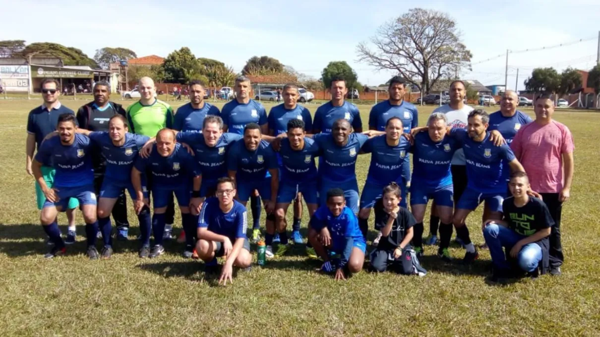 A equipe da Paiva Jeans/Blindex está na final da Taça Olívio Martins de Futebol - Foto: Divulgação