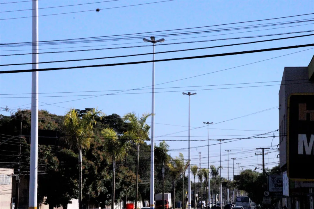Avenida Gaturamo recebe nova iluminação pública com lâmpadas de LED