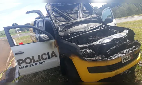 Viatura da Polícia Militar pega fogo em estrada durante viagem