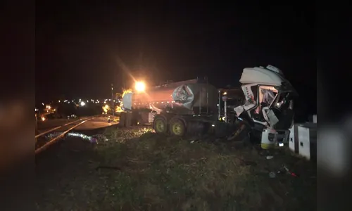 Mais um acidente entre caminhão-tanque e trem acontece em Jandaia do Sul