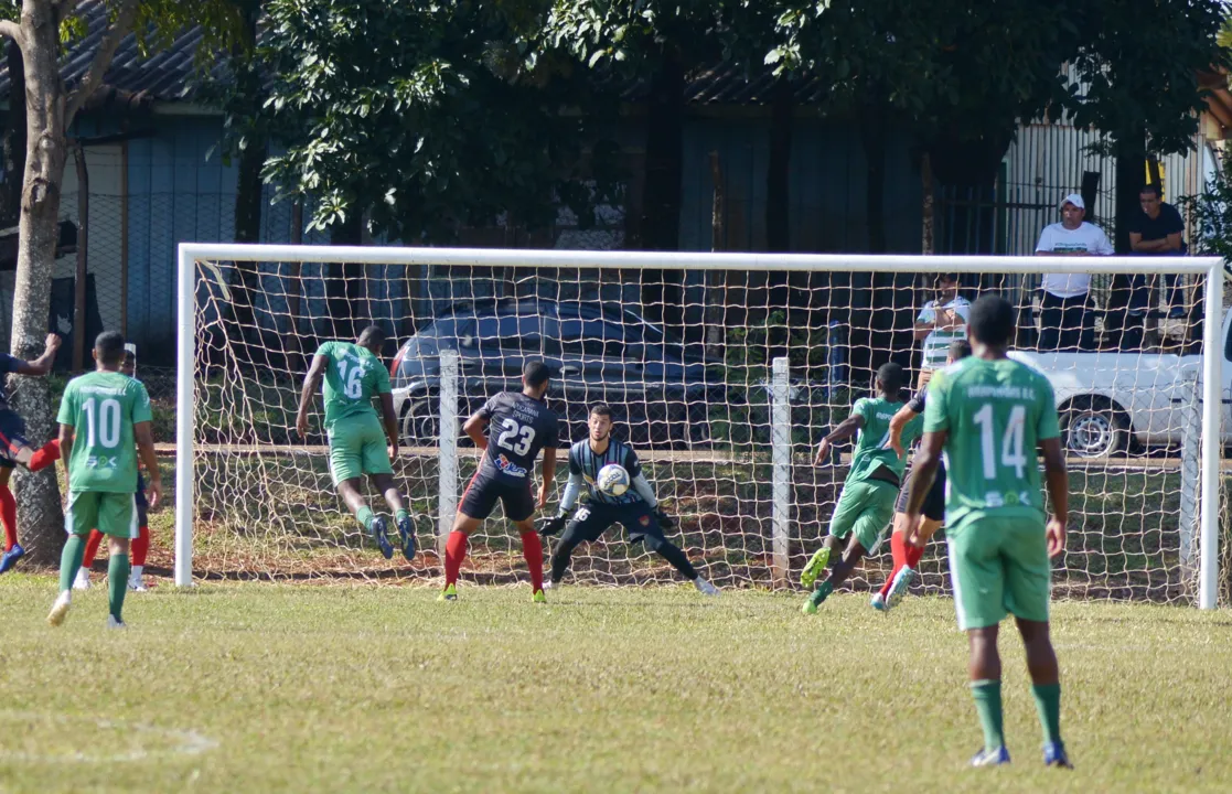 Arapongas Esporte Clube e Apucarana Sports ficaram no empate de 2 a 2 no CSU - Foto: Sérgio Rodrigo