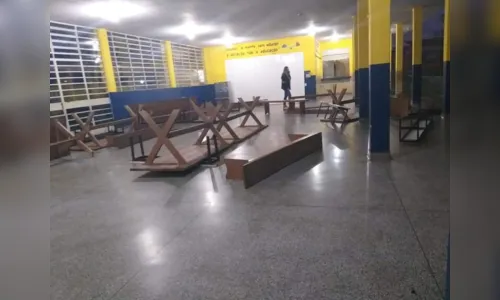
							Escola de Arapongas sofre ação de criminosos
						
						