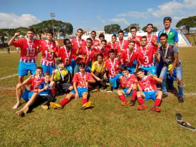 O time de futebol de Novo Itacolomi foi bicampeão na fase regional dos JOJUP´s - Foto: Divulgação