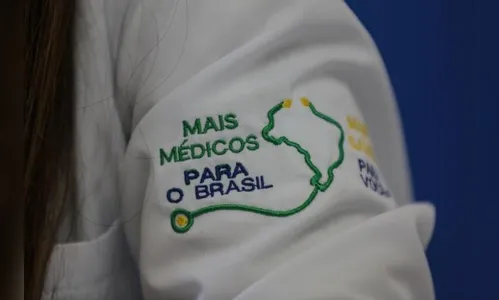 Governo regulamenta concessão de residência a médicos cubanos