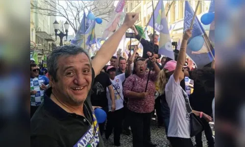
							UMA VIDA NA POLÍTICA
						
						