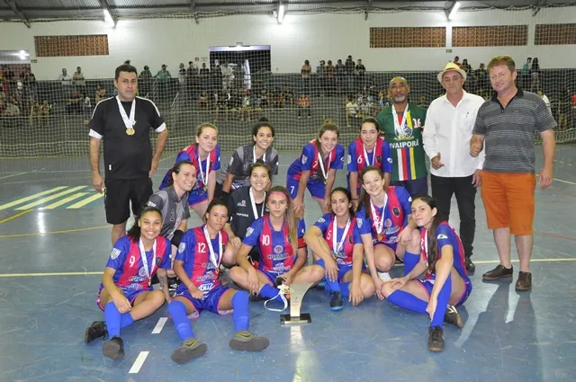Time feminino de futsal de Ivaiporã foi campeão com quatro vitórias em Jardim Alegre - Foto: Divulgação