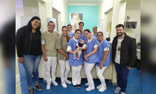 Após alta médica prematuro e família  retornam ao Hospital 