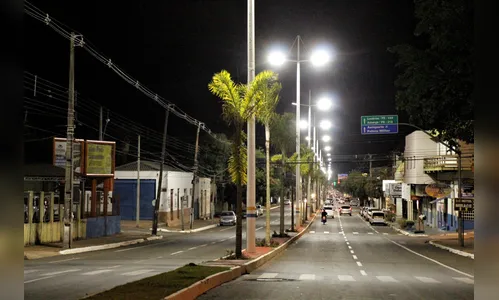 Lâmpadas de LED valorizam Avenida Gaturamo, em Arapongas