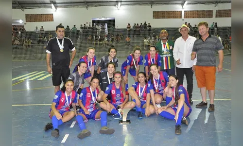 Invictas, meninas de Ivaiporã se classificam para fase final dos JOJUPs