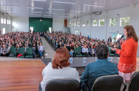 Apucarana promove formação continuada para gestores  e professores 